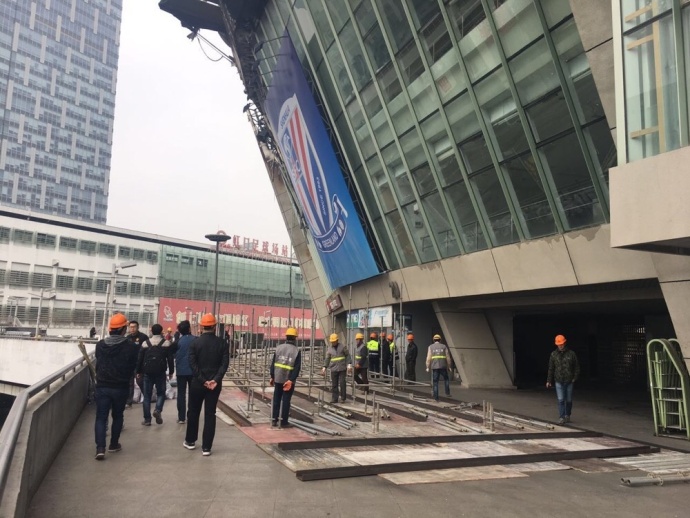 第77分钟，罗马前场开出任意球至禁区内，克里斯坦特前点头球攻门，球稍稍偏出立柱！