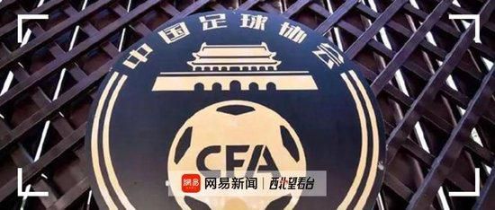 这分明能找到安东尼奥尼的《红色沙漠》的影子，这种用静止空镜头组接在一块处理空间的手法，分明也和《蚀》中片尾安氏刻意去展现冰冷而死寂的小城景象形成了互动。